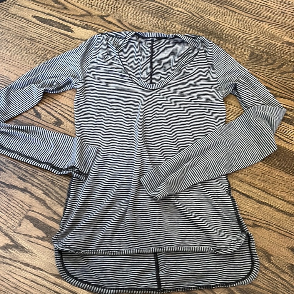 Lululemon gray striped lightweight long sleeve tshirt
